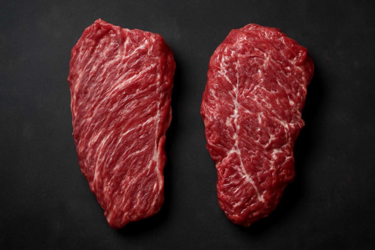 焼肉用にカットされたハラミとサガリの部位を並べて比較している写真