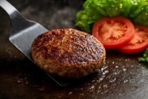 ハンバーグはゆるいまま焼いても大丈夫？失敗を防ぐ対処法をわかりやすく解説