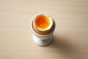 半熟ゆで卵は翌日でも食べられる？安全な保存方法と注意点を解説
