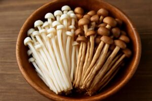 えのきが茶色いけど食べられる？大丈夫な場合と危険なサインを解説